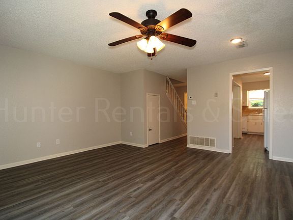 5th image of 3704A Hereford Ln