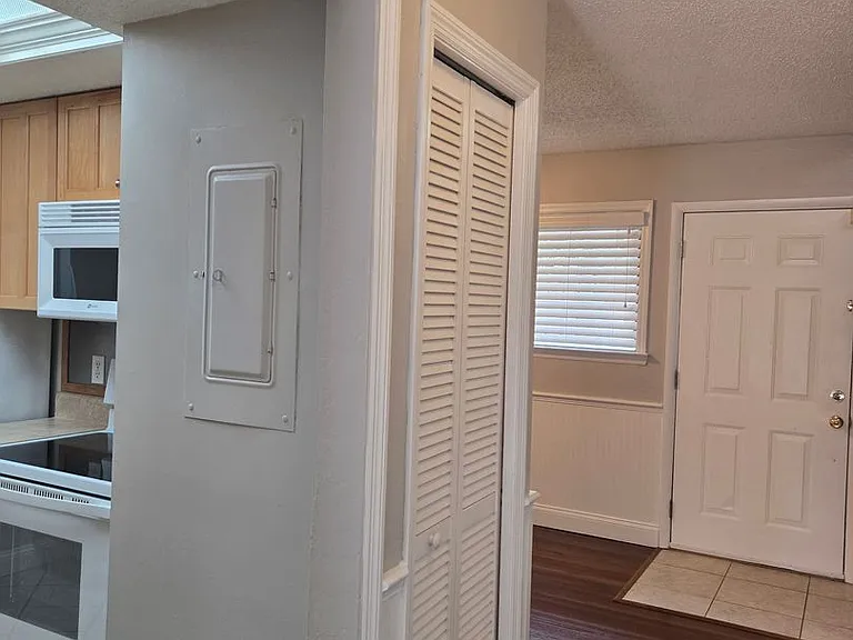 4503 NW 41st Pl — Photo 13