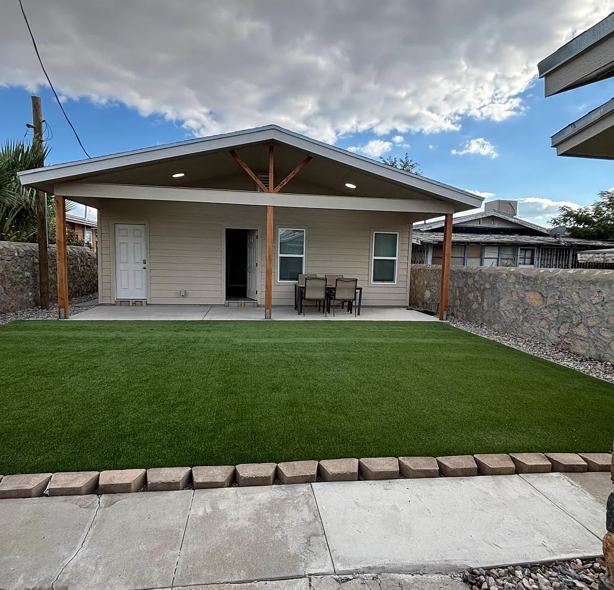3607 Tularosa Ave — Photo 1