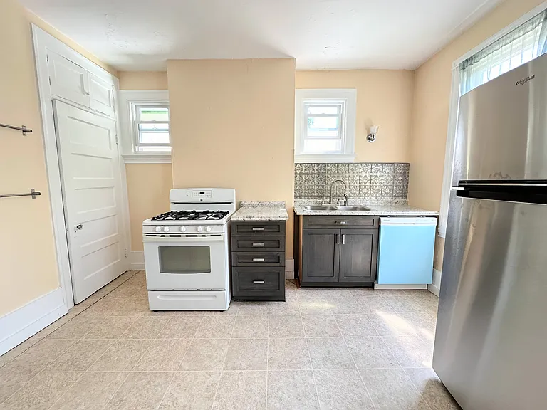833 S Trenton Ave — Photo 5