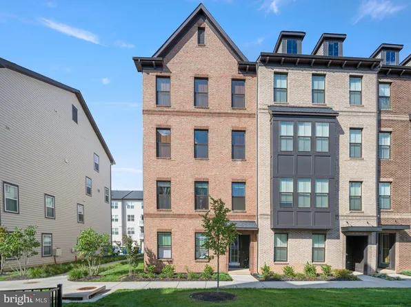 12361 Azure Ln, Fairfax, VA 22033