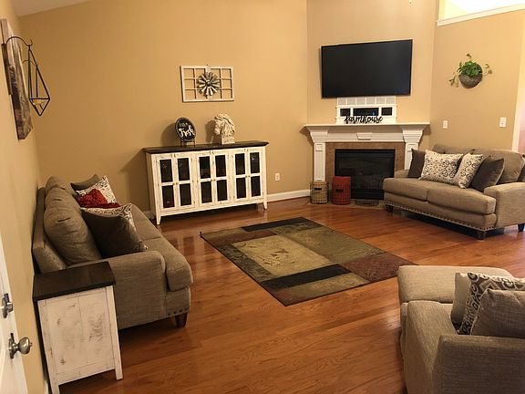 4th image of 5564 Beverly Square Way