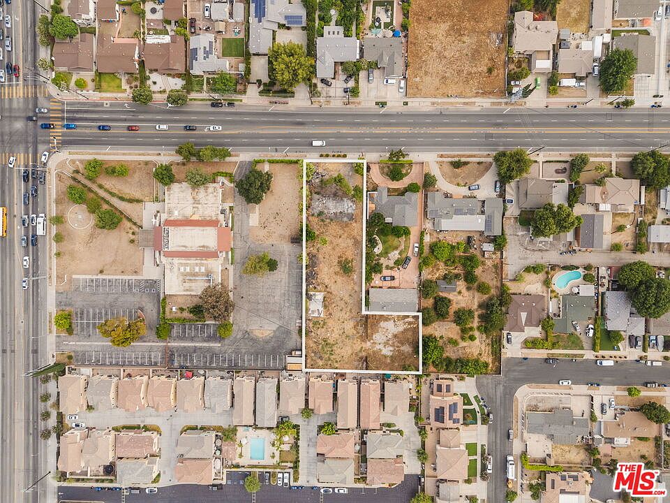 2nd image of 20020 Parthenia St