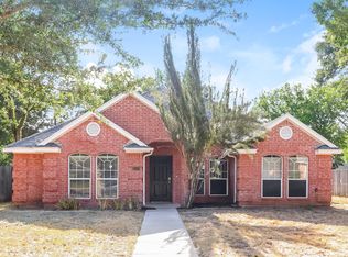 6043 Copperfield Dr, Arlington, TX 76001