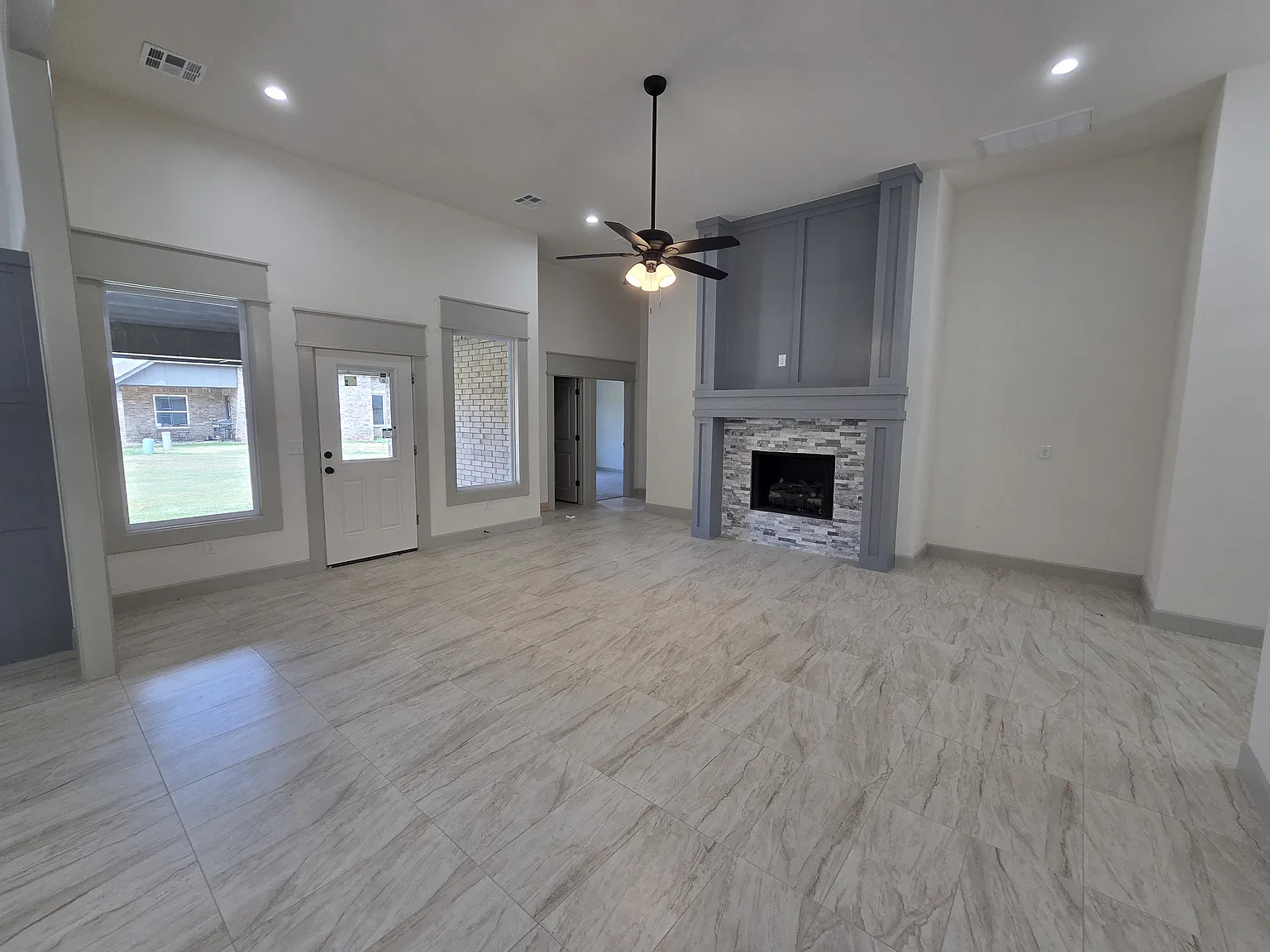 4 bed, 2200 sqft, $2,595 — Photo 4