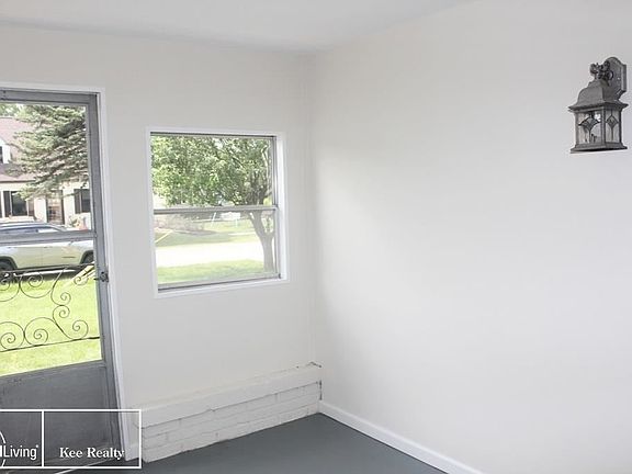 3rd image of 39194 Charbeneau St