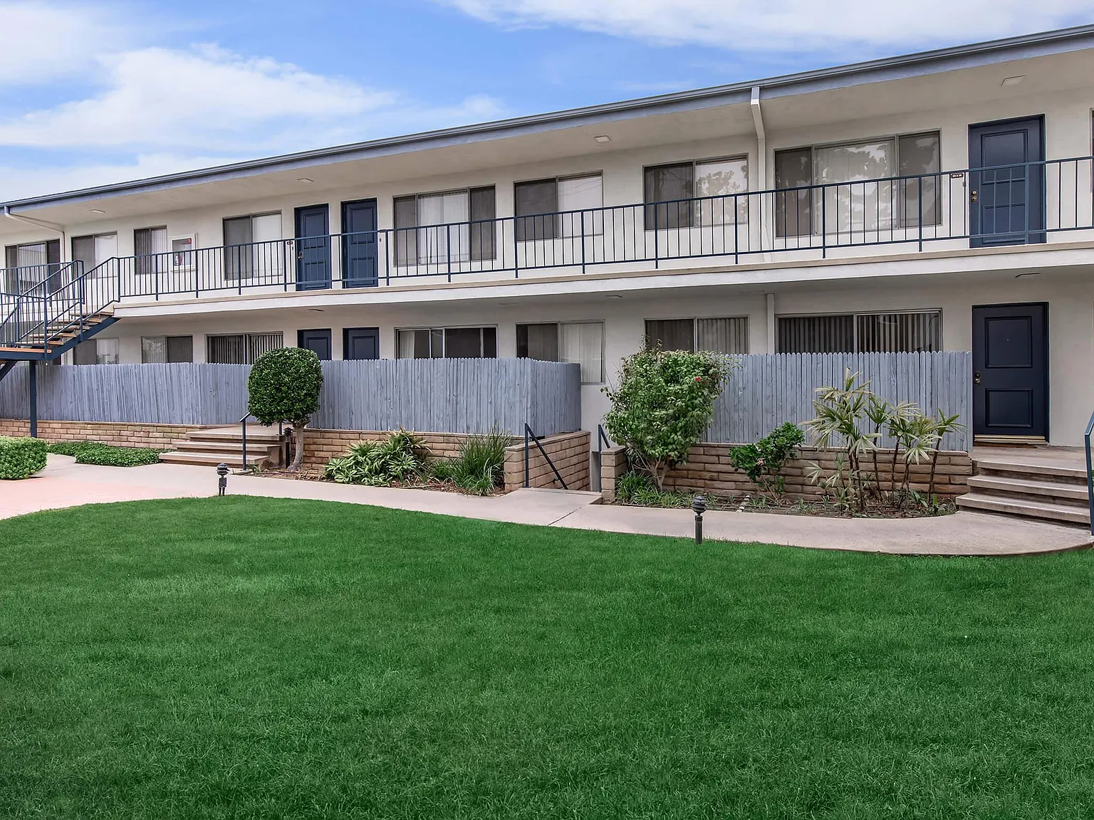 Emerald West Apartments — Photo 2
