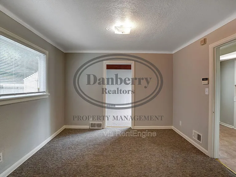1017 Searles Rd — Photo 6
