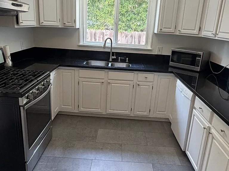1221 S Curson Ave — Photo 30