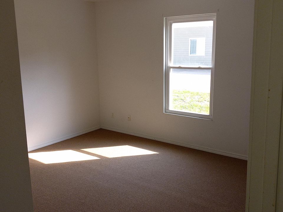 202 Mill St Mount Olive IL Zillow