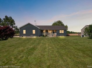 1129 E Coulter Rd, Lapeer, MI 48446
