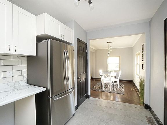 5th image of 2415 Nova Ave