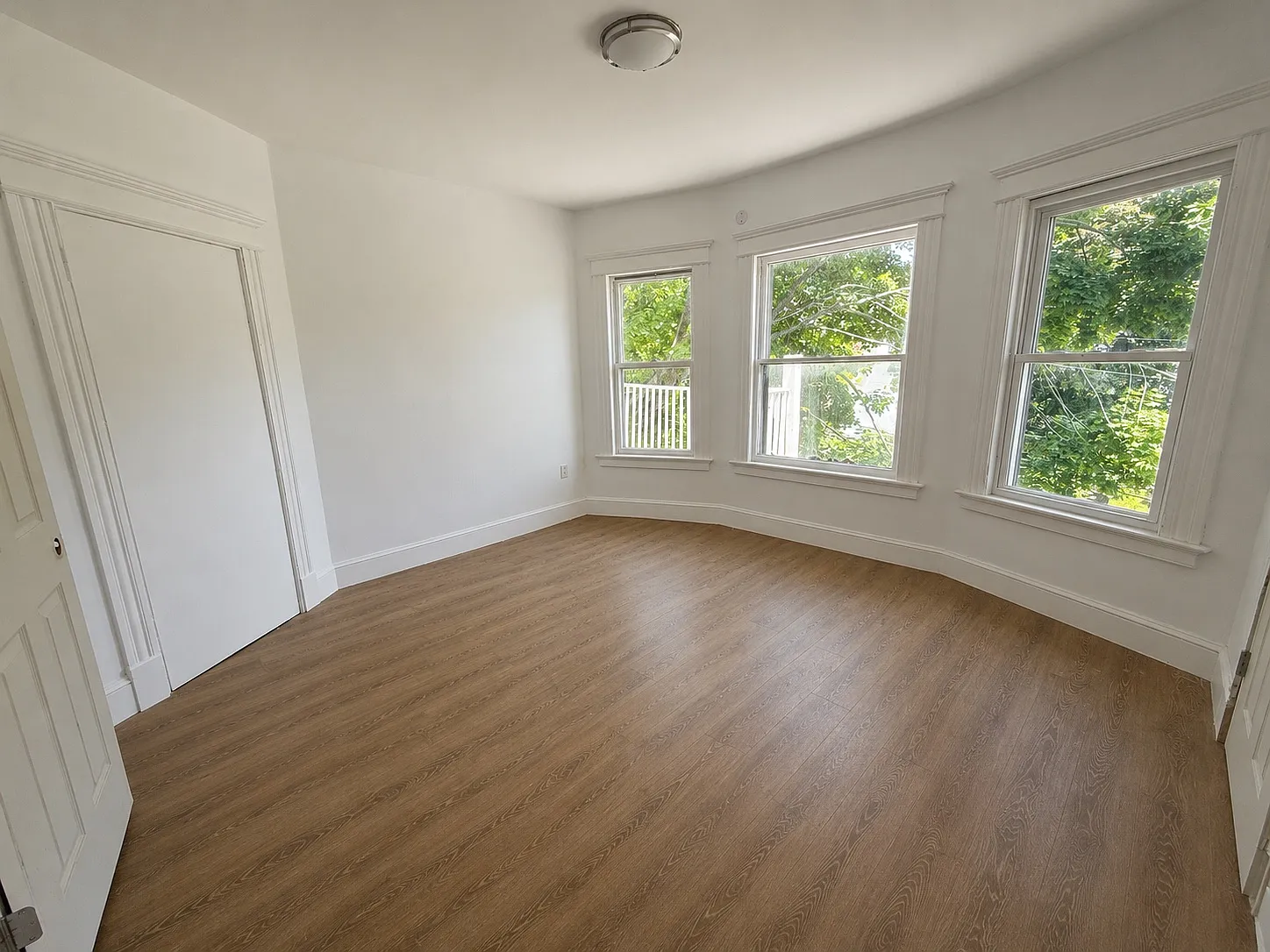 3 bed, 1000 sqft, $1,500 — Photo 2