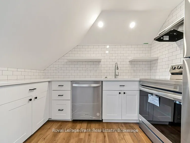622 Simcoe St N #3 — Photo 5