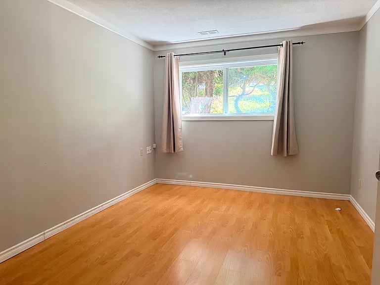 5379 4th Ave — Photo 7
