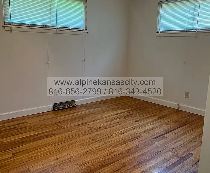 4413 N Walrond Ave — Photo 9