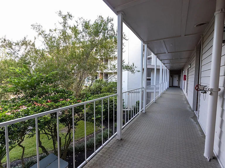 401 Lakeside Ln #111 — Photo 42