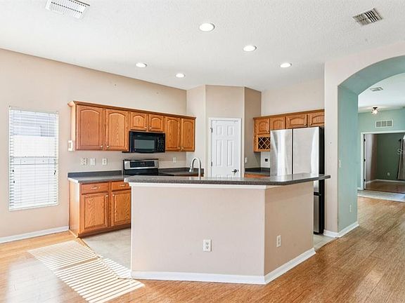 4th image of 9314 Creedmoor Ln