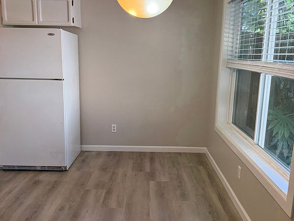 4th image of 14508 SE 7th Way