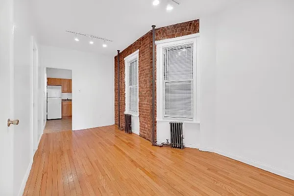 Rented by Cooper & Cooper Real Estate | media 19