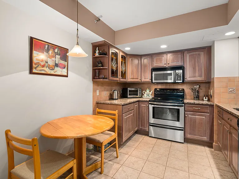 1731 Beacon St #221 — Photo 3