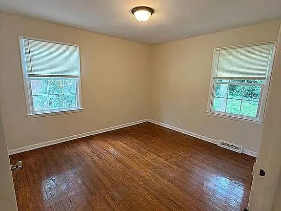 224 N Poplar St — Photo 5