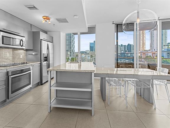 4th image of 185 SW 7th St APT 603
