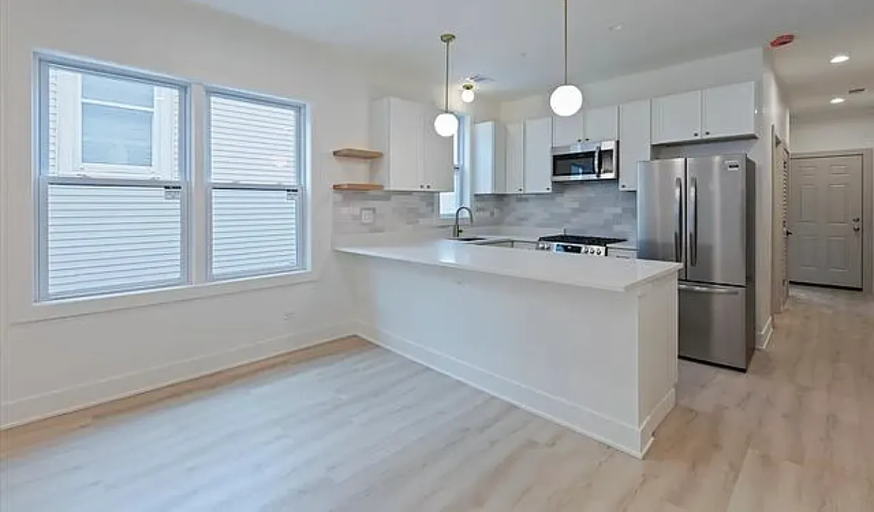 3 bed, 1100 sqft, $2,300 — Photo 1