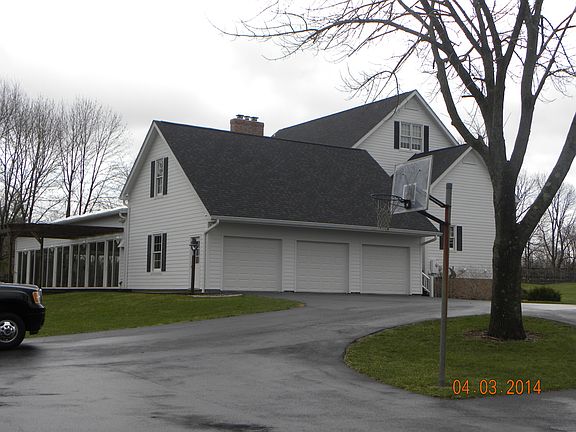 3Car Gar w/Storage Above