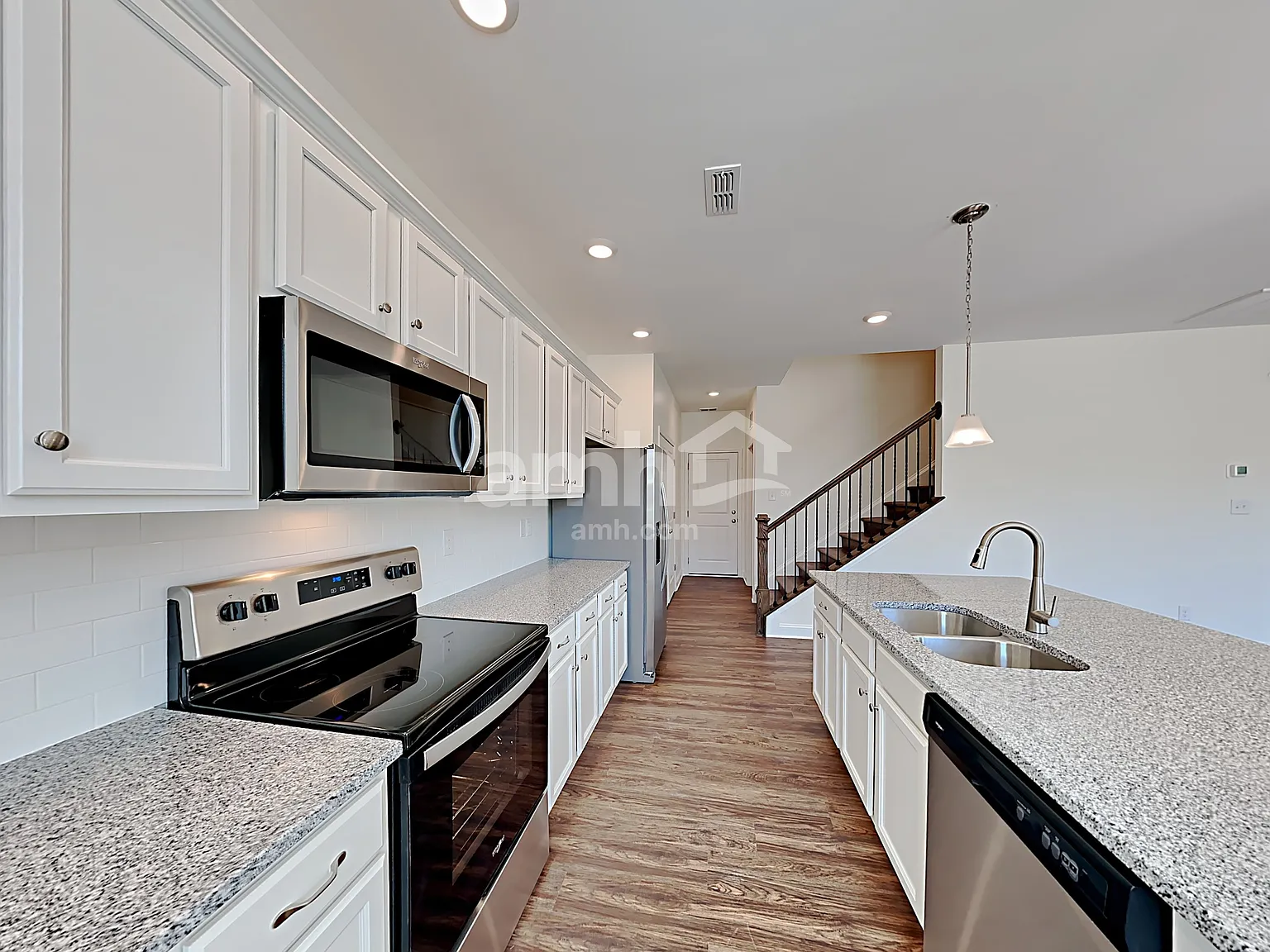 5 bed, 3.0 bath, 2309 sqft, $2,720 — Photo 4