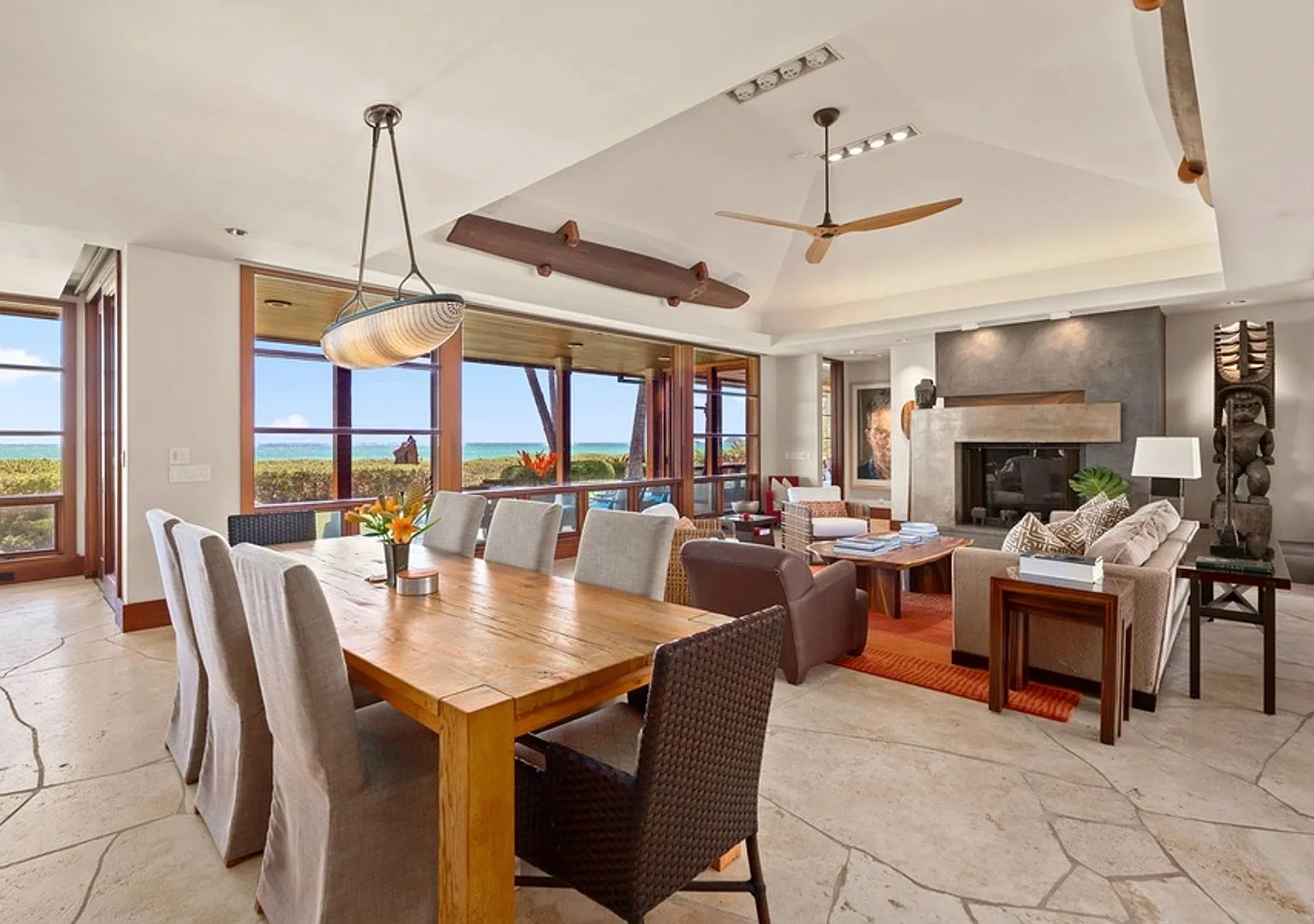 Beachfront Villa with Private Pool & Gym — Photo 4