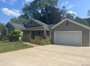 573 Quaker Rd, East Aurora, NY 14052