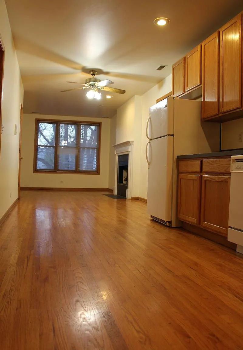 3 bed, 1200 sqft, $2,300 — Photo 3