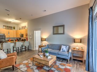 Highland Row, Memphis, TN 38111