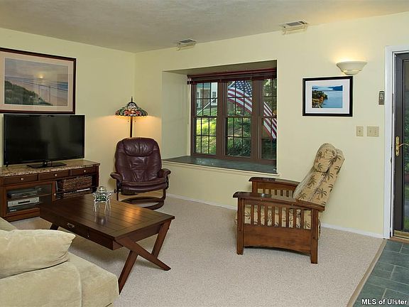 3rd image of 95 Sunny Brook Cir