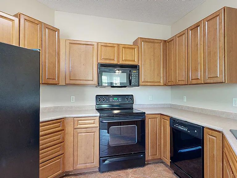 Our kitchens provide plenty of counter space and cabinetry, making meal prep and storage simple and efficient for your lifestyle.