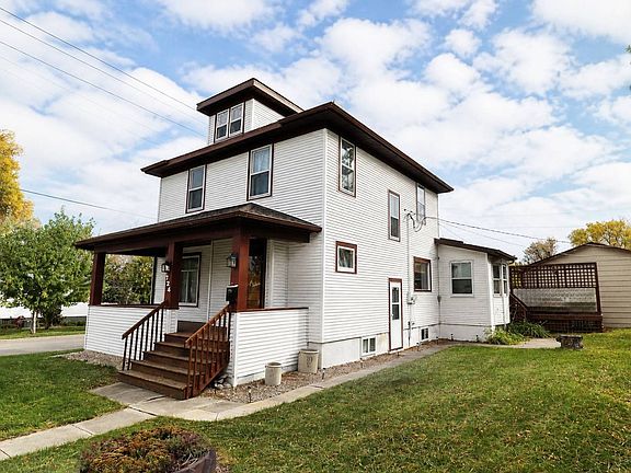 5th image of 724 3rd St NE