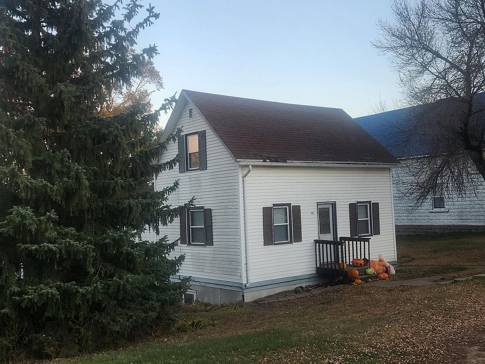 2nd image of 302 Main St