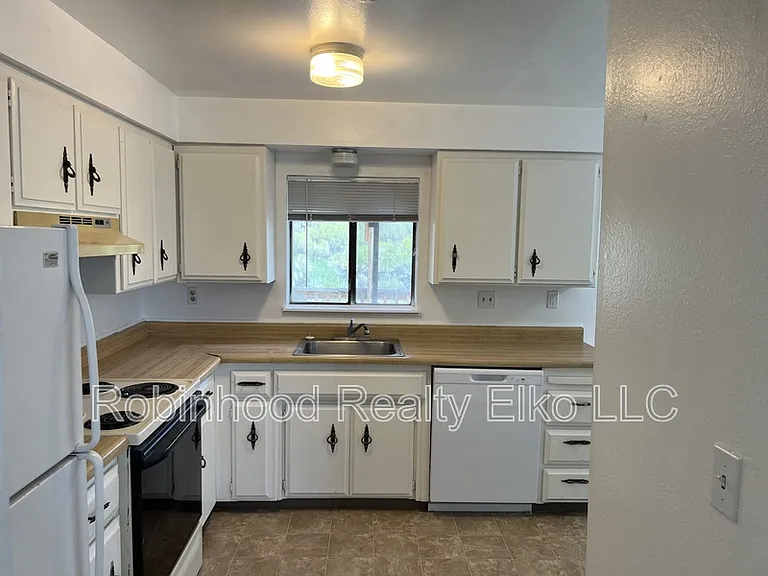 397 Parkchester Dr #2 — Photo 10