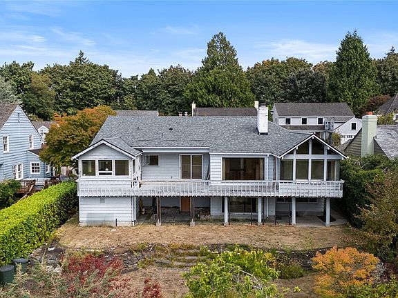 4th image of 10561 15th Avenue NW