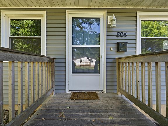 5th image of 804 Argyle Ct