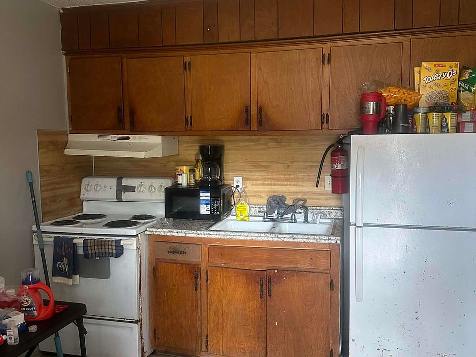 2nd image of 1717 S Olive St