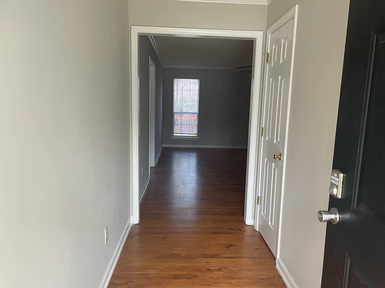 258 Stonewood Dr — Photo 3
