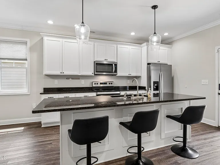 515 Villa Ln — Photo 7