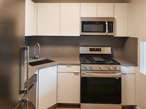 546 Main Street image 2 of 27