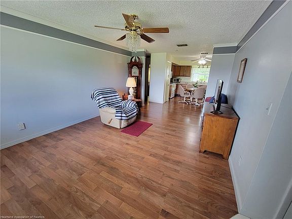 3rd image of 1235 Killarney Dr