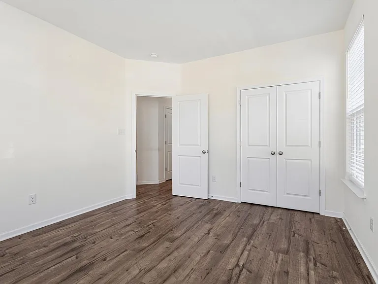 1550 Green Hill St — Photo 3