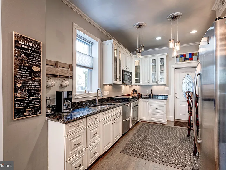 1016 G St SE — Photo 14
