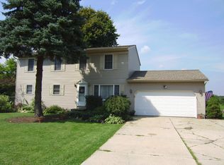 10374 Auburn Rd, Chardon, OH 44024