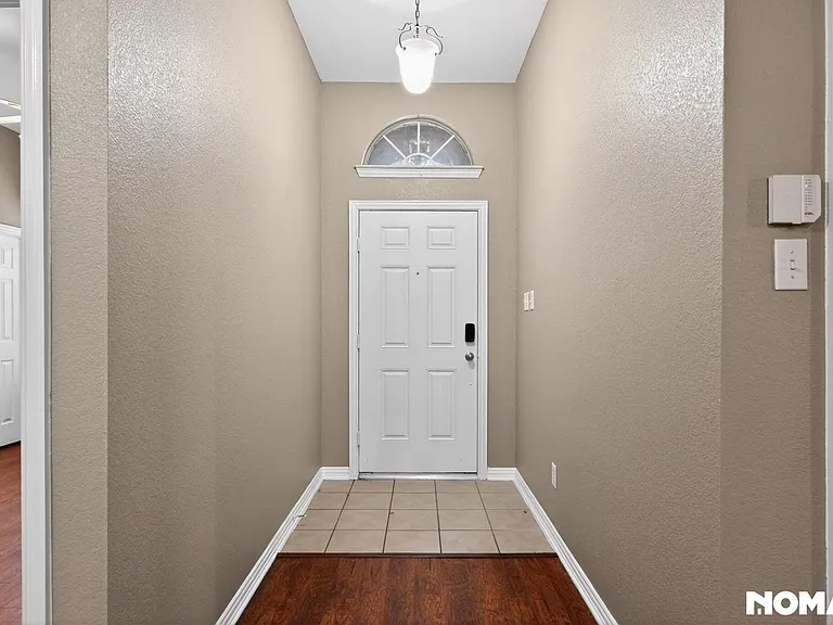 409 Lois Ln — Photo 9